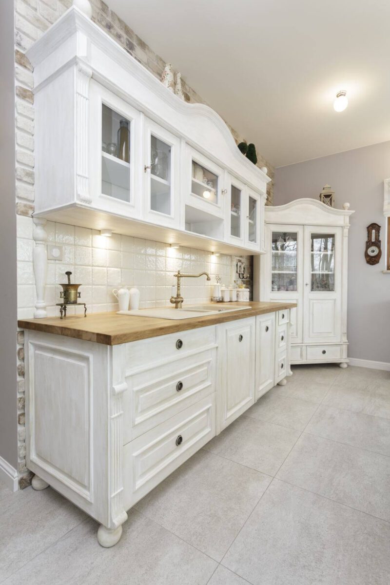 Tuscany - white shelves in classic kitchen